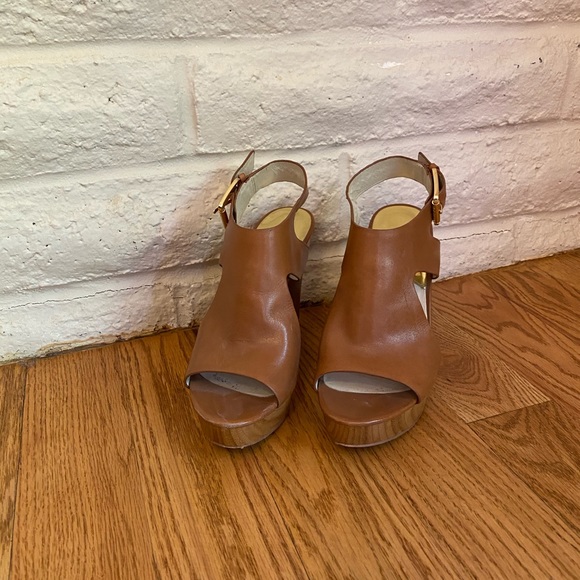 Light brown/camel open toe wedge heels - Picture 3 of 6